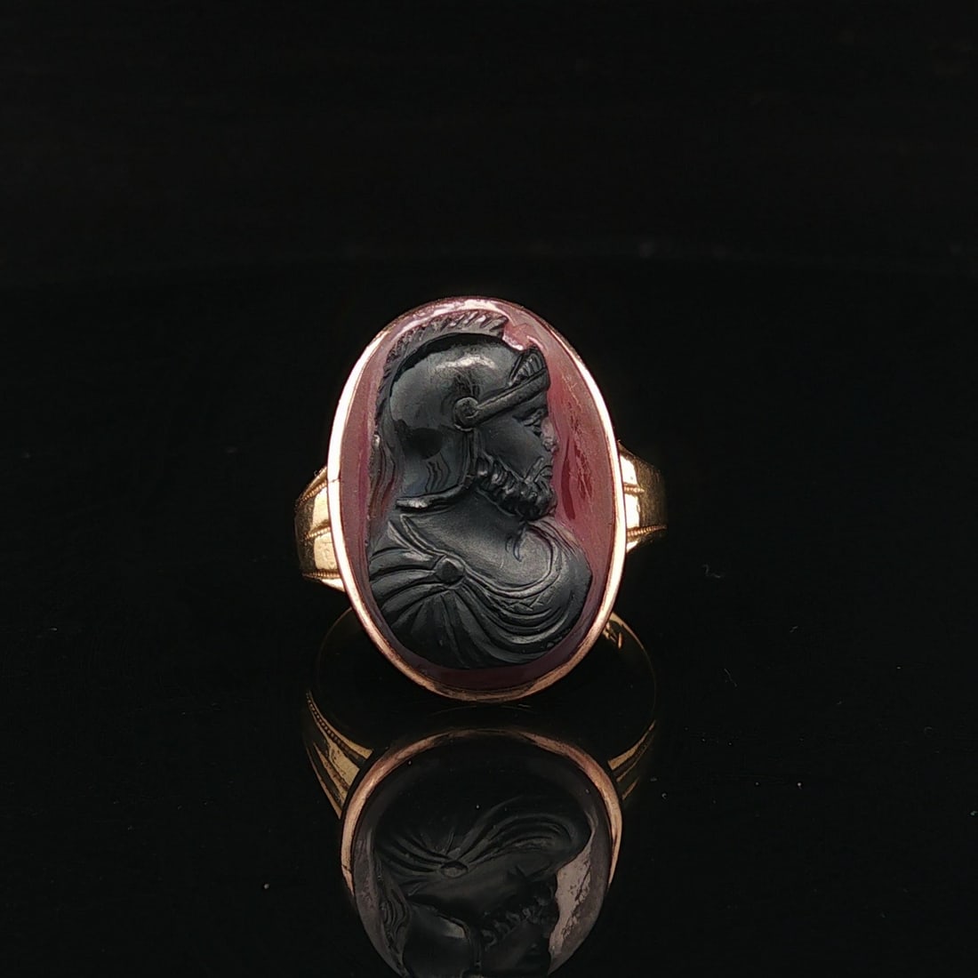Antique Victorian Yellow Gold Intaglio Trojan Cocktail Ring 6.5: Antique Victorian Yellow Gold Intaglio Trojan Cocktail Ring 6.5 This exquisite antique Victorian ring showcases an intricately carved intaglio hard stone featuring a Trojan motif. Crafted from solid 1