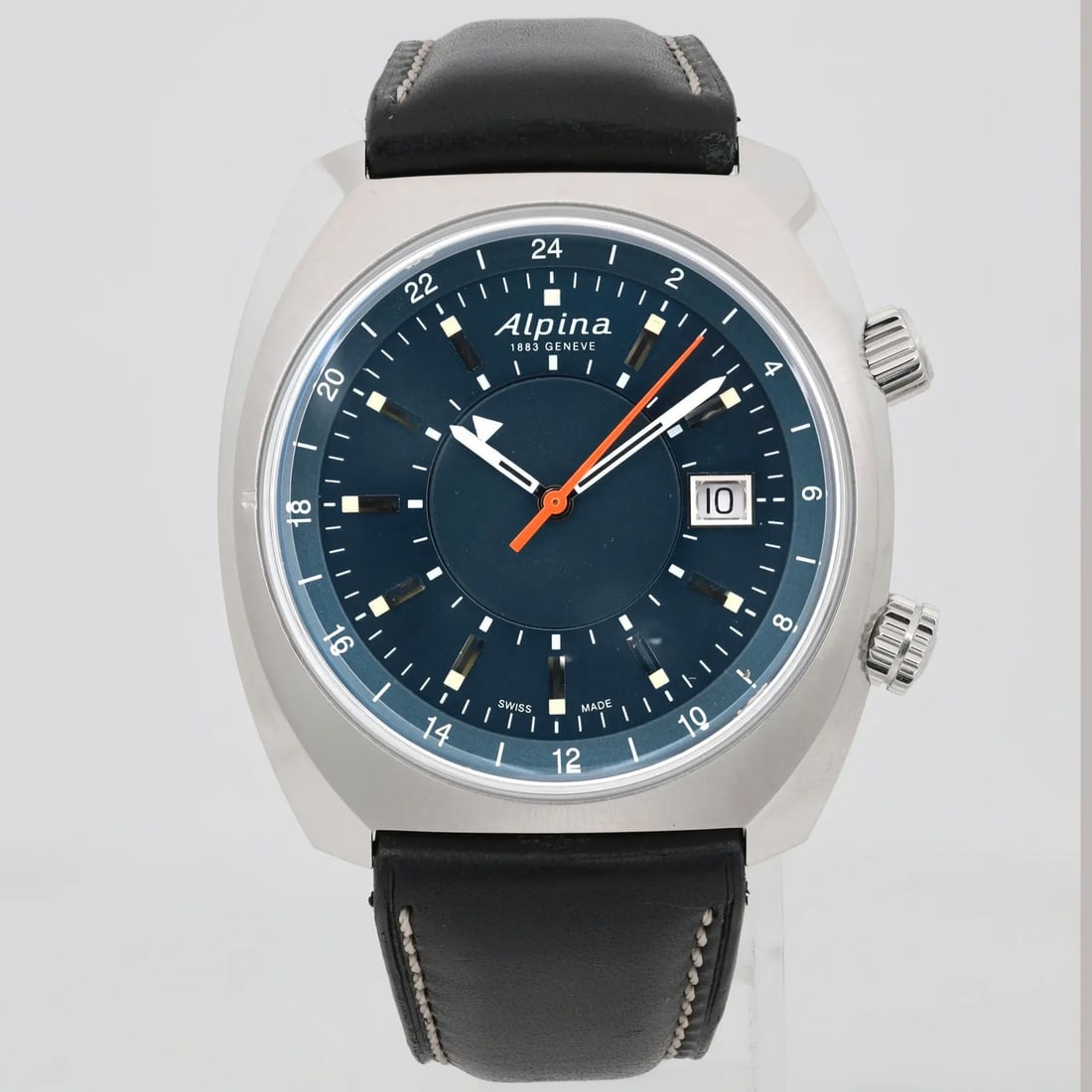 Alpina Startimer Pilot Heritage Automatic Steel Blue Dial Men's Watch AL-555N4H6: Alpina Startimer Pilot Heritage Automatic Steel Blue Dial Men's Watch AL-555N4H6 The Alpina Startimer Pilot Heritage is a sophisticated men's wristwatch, showcasing a striking blue dial complemented b