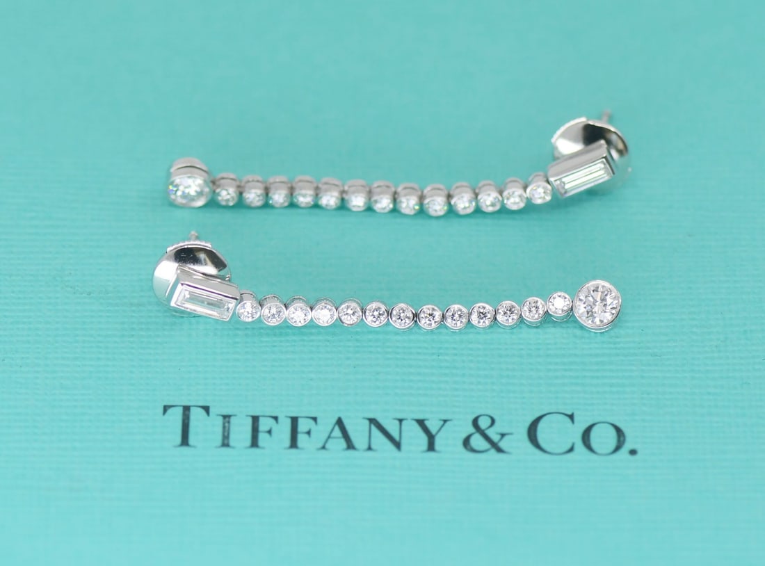 Platinum Diamond Dangle Earrings 1.10 CTW G VS1 With Tiffany Valuation: Platinum Diamond Dangle Earrings 1.10 CTW G VS1 With Tiffany Valuation These elegant Tiffany & Co. dangle earrings are crafted from platinum and showcase a total of 1.10 carats of G/VS1 quality diamon
