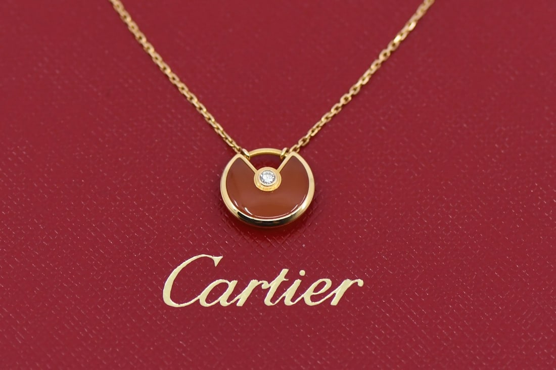 Cartier 18K Rose Gold Carnelian Diamond Pendant Necklace Authentic: Cartier 18K Rose Gold Carnelian Diamond Pendant Necklace Authentic This exquisite necklace features a stunning carnelian stone set in luxurious 18K rose gold, crafted by the renowned brand Cartier. Th