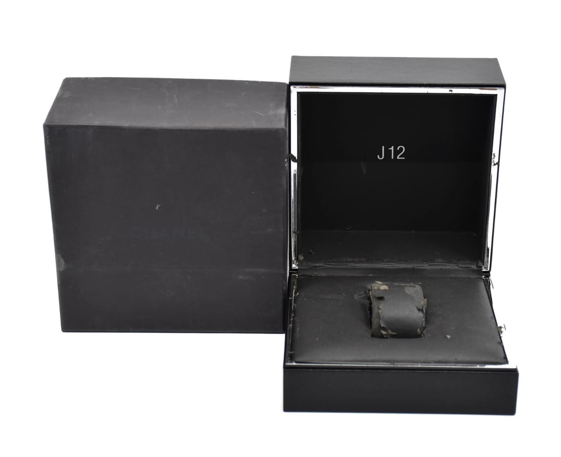 CHANEL J12 Presentation Box 100% Authentic 6x6x4 Inches: CHANEL J12 Presentation Box 100% Authentic 6x6x4 Inches This elegant CHANEL J12 Watch Box is designed for presenting your prized timepiece with style. Measuring 6x6x4 inches, this pre-owned box is cra