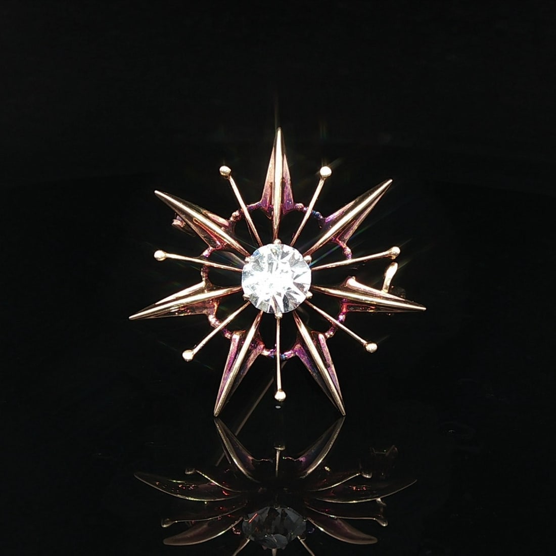 Antique Victorian Yellow Gold Star Burst Brooch with Old Cut Paste Stone: Antique Victorian Yellow Gold Star Burst Brooch with Old Cut Paste Stone This exquisite Antique Victorian brooch features a stunning star burst design crafted from solid yellow gold, ranging between 1