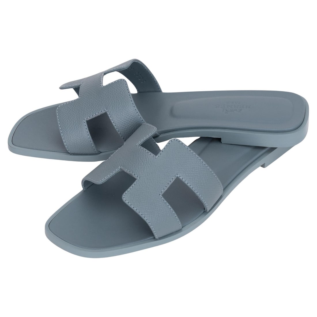 Hermes Celeste Epsom Oran Sandals European 38 with Rhinestones: Hermes Celeste Epsom Oran Sandals European 38 with Rhinestones Introducing the exquisite Hermes Celeste Epsom Oran Sandals, a luxurious addition to any footwear collection. Crafted in France, these sa