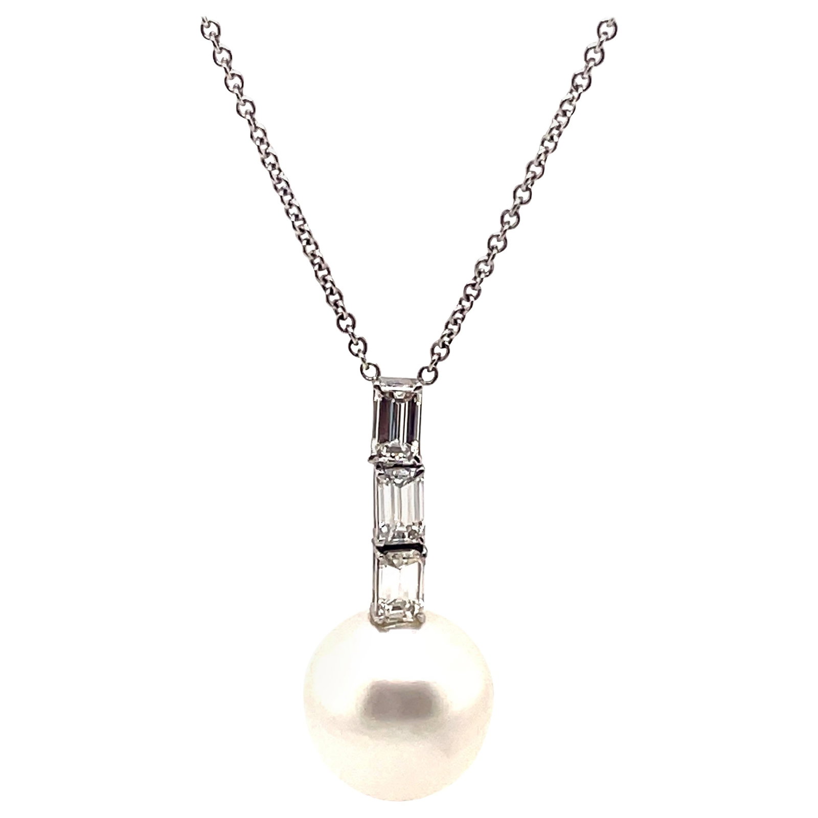 Stunning 1.28ct Baguette Diamond Pearl Pendant Necklace in 18k White Gold: Stunning 1.28ct Baguette Diamond Pearl Pendant Necklace in 18k White Gold This stunning contemporary pendant necklace showcases three exquisite baguette cut diamonds totaling 1.28 ct, featuring approx