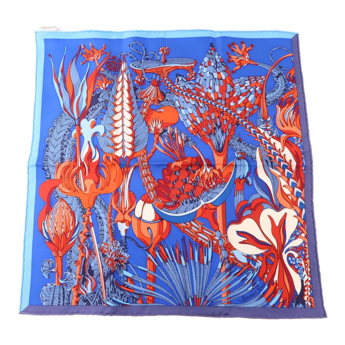 Hermes Silk Blue and Red 45x45 Women's Scarf: Hermes Silk Blue and Red 45x45 Women's Scarf This Hermes women's scarf is crafted from silk in a blue and red color scheme. Made in France, it features a 45x45 cm size and displays reasonable wear and
