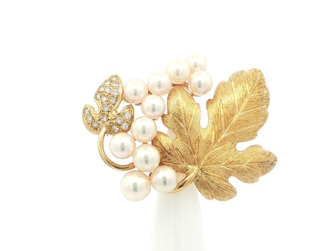Mikimoto pearl diamond leaf brooch 18k yellow gold pin: Mikimoto pearl diamond leaf brooch 18k yellow gold pin This elegant Mikimoto brooch features a double leaf design crafted in 18k solid yellow gold. The pin is adorned with 11 genuine cultured pearls, 