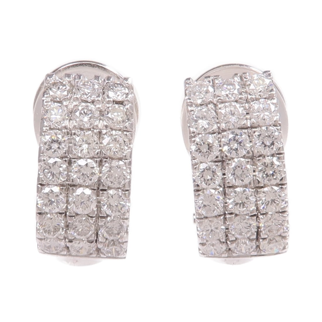 Diamond Stud Earrings in 18K White Gold: Diamond Stud Earrings in 18K White Gold These elegant earrings feature sparkling diamonds set in 18K white gold. Designed in a classic style, they offer a refined touch for any occasion. The earrings 
