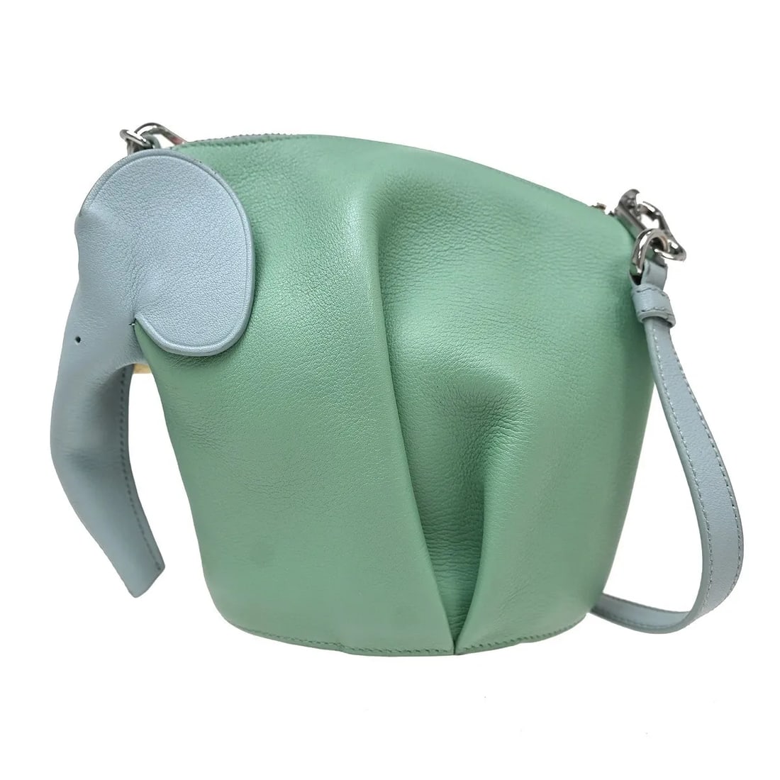 Loewe Elephant Multicolour Leather Bag: Loewe Elephant Multicolour Leather Bag Loewe Elephant leather bag in multicolour. This piece is made in Spain and remains in very good overall condition, with minor signs of use to the exterior and in