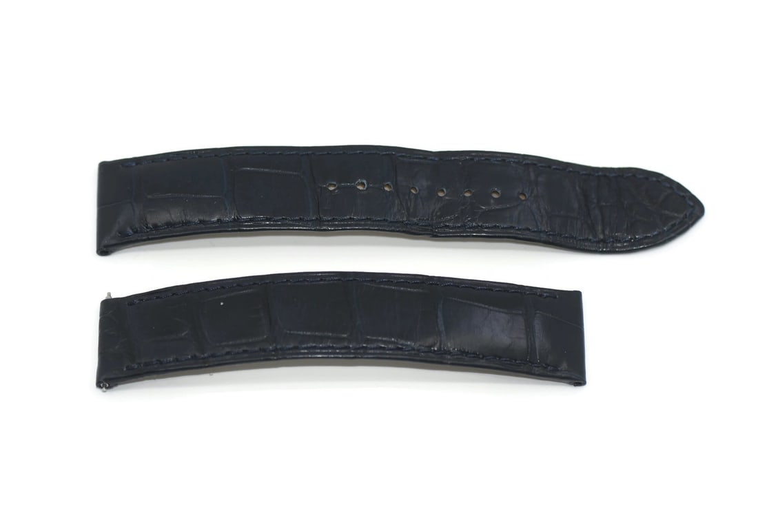 Cartier Authentic Dark Blue Leather Wristwatch Band 18mm: Cartier Authentic Dark Blue Leather Wristwatch Band 18mm Enhance your timepiece with this authentic Cartier Dark Blue Leather Strap. Designed for comfort and style, this wristwatch band features a ric