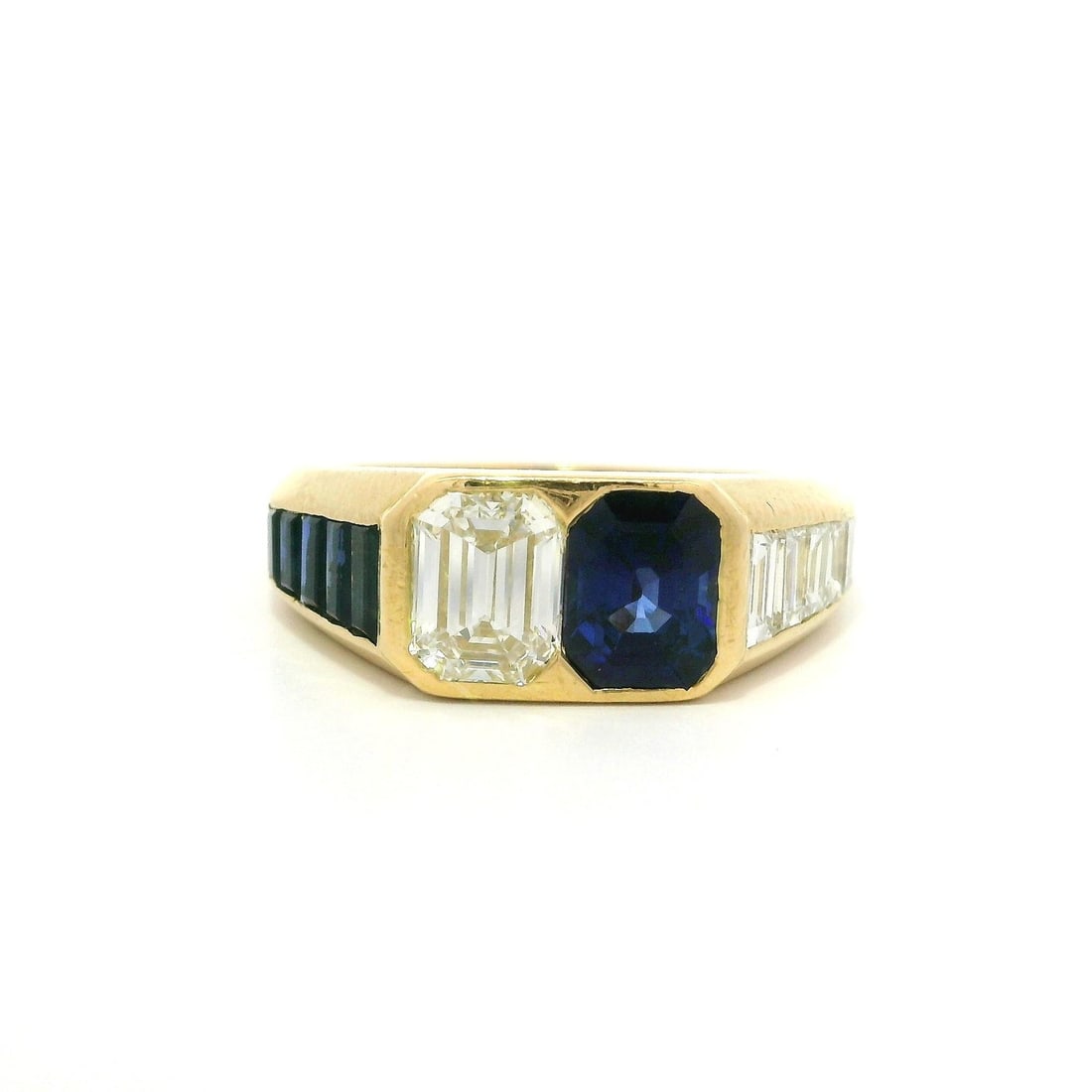 Vintage Van Cleef & Arpels 18k Gold Sapphire Diamond Cocktail Ring: Vintage Van Cleef & Arpels 18k Gold Sapphire Diamond Cocktail Ring Discover the elegance of this vintage Van Cleef & Arpels cocktail ring, crafted in solid 18k yellow gold. This stunning piece feature