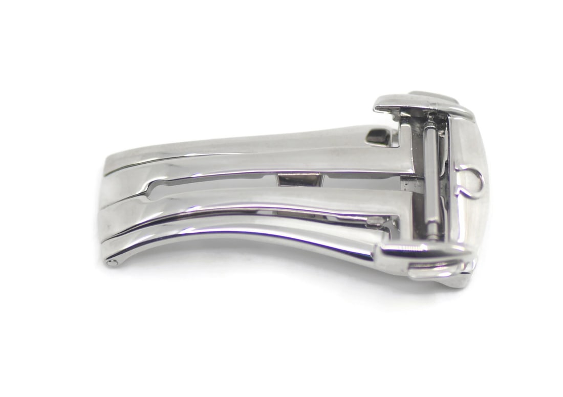 Authentic Omega Stainless Steel Buckle 16mm for Wristwatch: Authentic Omega Stainless Steel Buckle 16mm for Wristwatch Enhance your wristwatch with this authentic Omega stainless steel buckle. Designed for durability and style, this buckle is specifically craf