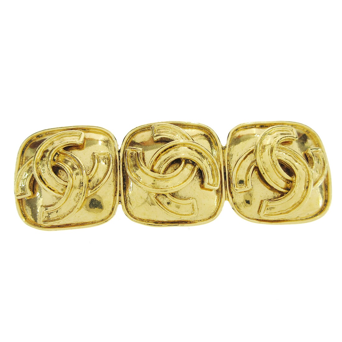 CHANEL Triple CC Gold Plated Brooch Pin 94P: CHANEL Triple CC Gold Plated Brooch Pin 94P Vintage Chanel triple CC brooch pin in gold-plated metal. Marked 94P and made in France, this brooch features the iconic interlocking CC logo design and inc