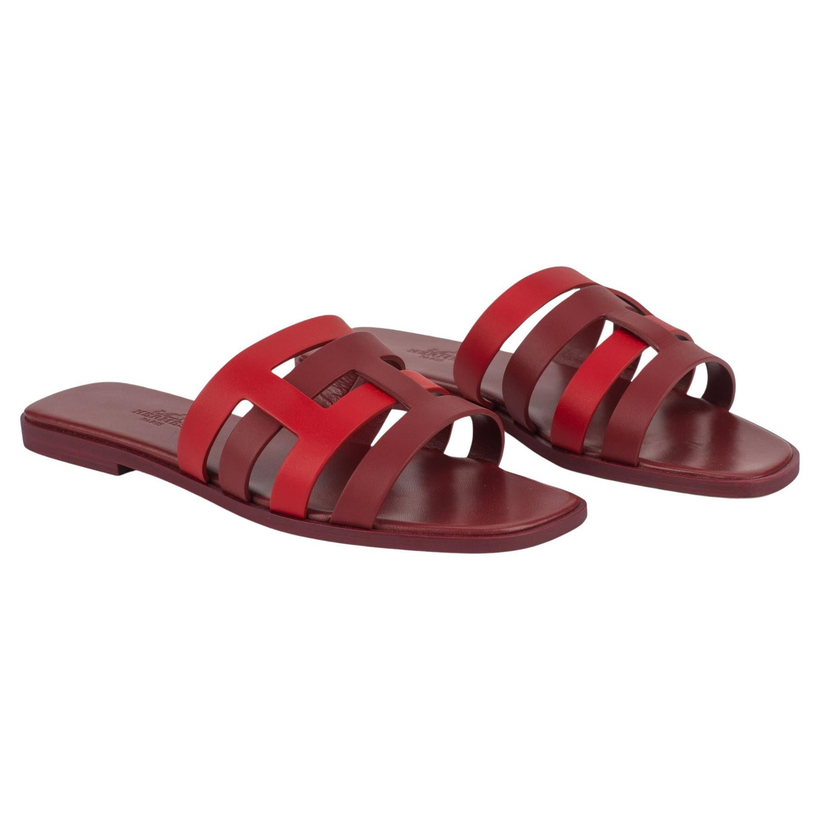 Hermes Amore Sandal Rouge Grenat Calfskin Italian 38 US 7: Hermes Amore Sandal Rouge Grenat Calfskin Italian 38 US 7 Introducing the Hermes Amore Sandal in a striking rouge grenat and orange solaire calfskin combination. This elegant sandal features a classic