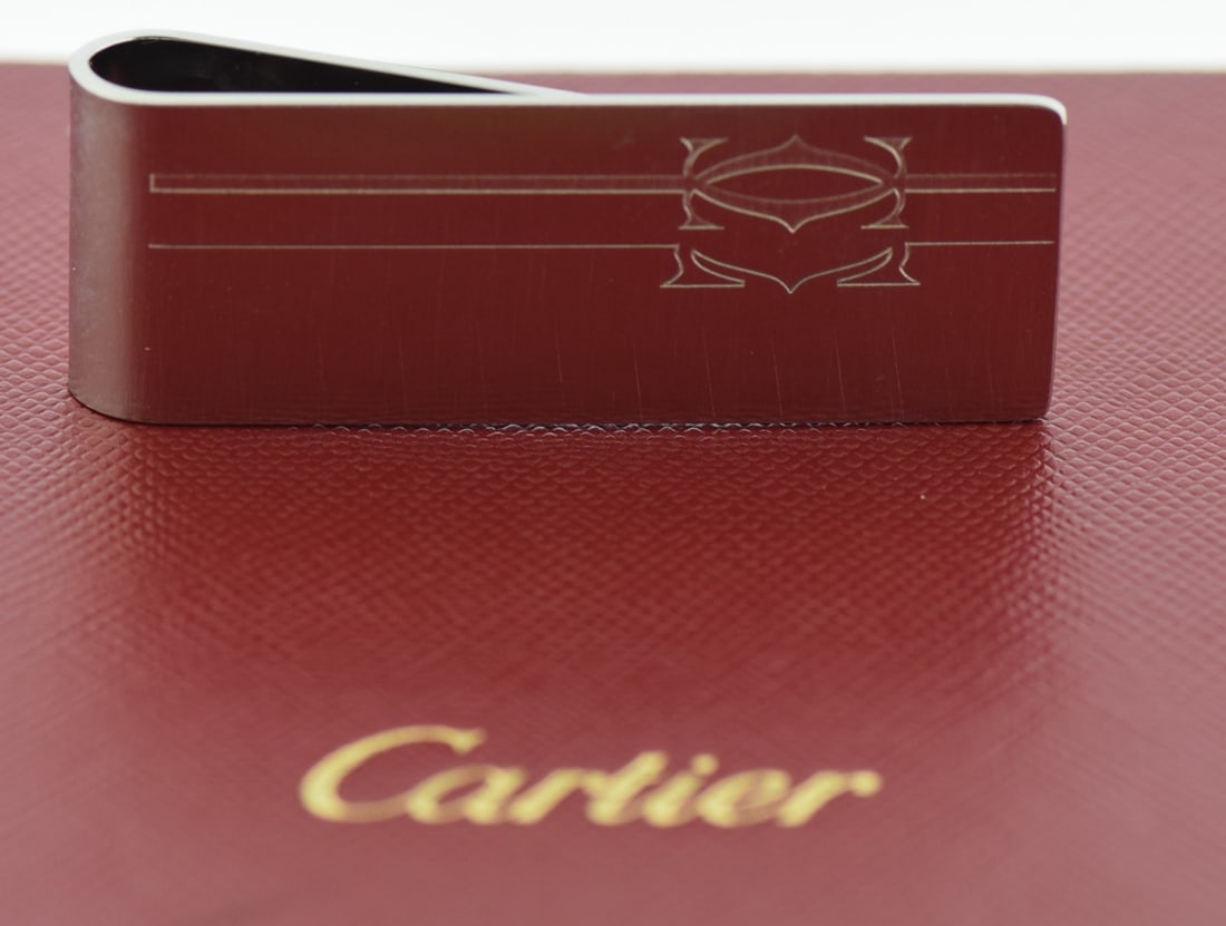 Cartier Stainless Steel Money Clip 50mm Authentic Luxury Accessory: Cartier Stainless Steel Money Clip 50mm Authentic Luxury Accessory This exquisite Cartier money clip is crafted from high-quality stainless steel, offering both durability and elegance. Its sleek silv
