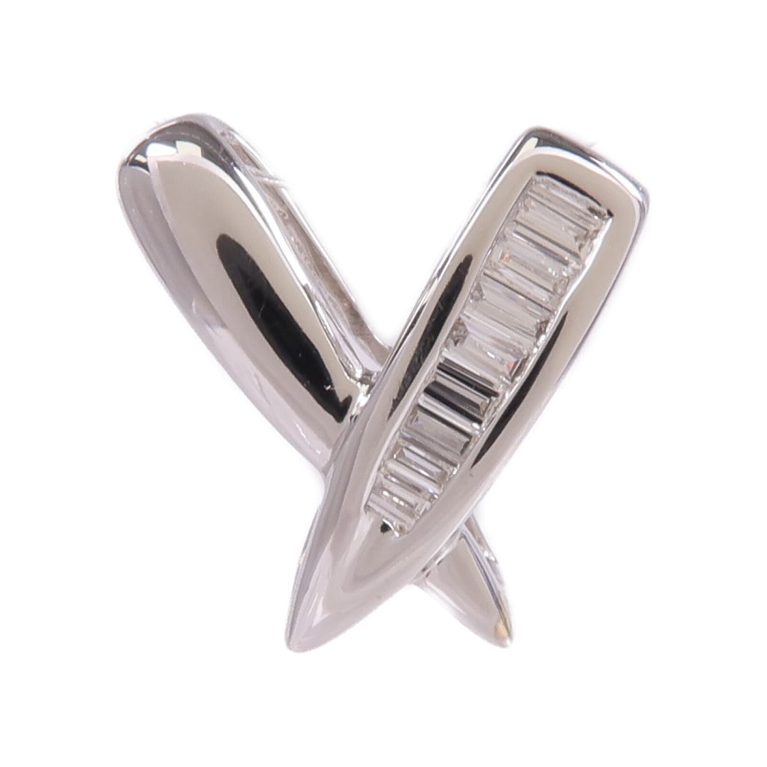 Diamond Pendant in 18K White Gold: Diamond Pendant in 18K White Gold This diamond pendant top is crafted from 18K white gold and features a clear diamond as its main stone. It is designed in a classic style and is intended for regular 