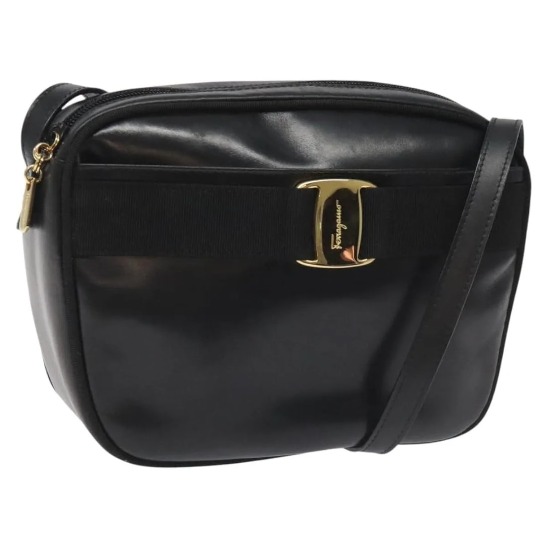 Salvatore Ferragamo Vara Bow Camera Bag Black Leather: Salvatore Ferragamo Vara Bow Camera Bag Black Leather Salvatore Ferragamo Vara Bow camera bag in black leather. This women's bag is presented in good vintage condition with honest wear. Noted conditio