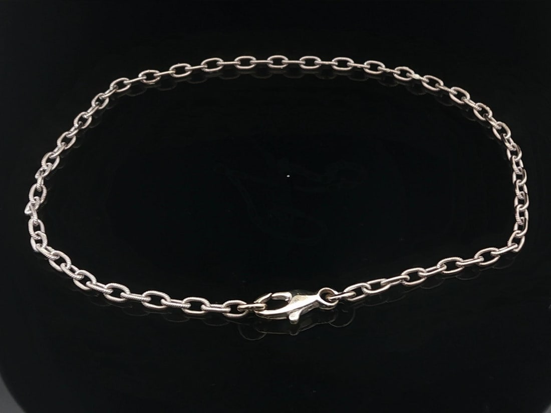 Textured Cable Link 18k White Gold Italian Anklet 9.75 Inch: Textured Cable Link 18k White Gold Italian Anklet 9.75 Inch This Italian anklet features a textured cable link chain crafted from solid 18k white gold. Measuring 9.75 inches in length with a width of 