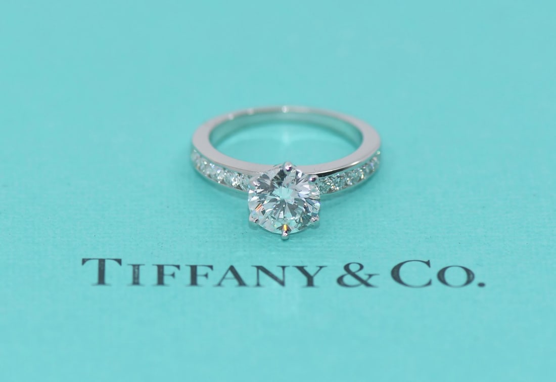 Tiffany & Co 1.55ct E/VS1 Diamond Platinum Engagement Ring 950 Authentic: Tiffany & Co 1.55ct E/VS1 Diamond Platinum Engagement Ring 950 Authentic This exquisite Tiffany & Co. engagement ring features a stunning 1.55-carat round diamond with E color and VS1 clarity, set in 