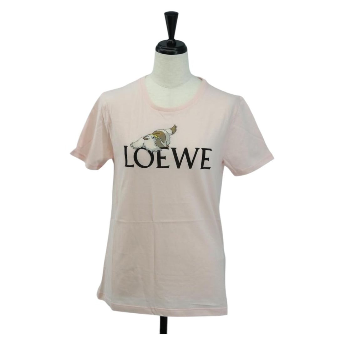 Pink Cotton Howl's Moving Castle Hin Tee by LOEWE Studio Ghibli Womens: Pink Cotton Howl's Moving Castle Hin Tee by LOEWE Studio Ghibli Womens This LOEWE x Studio Ghibli Howl's Moving Castle Hin women's T-shirt is crafted from soft cotton in a pink hue. It features a shor