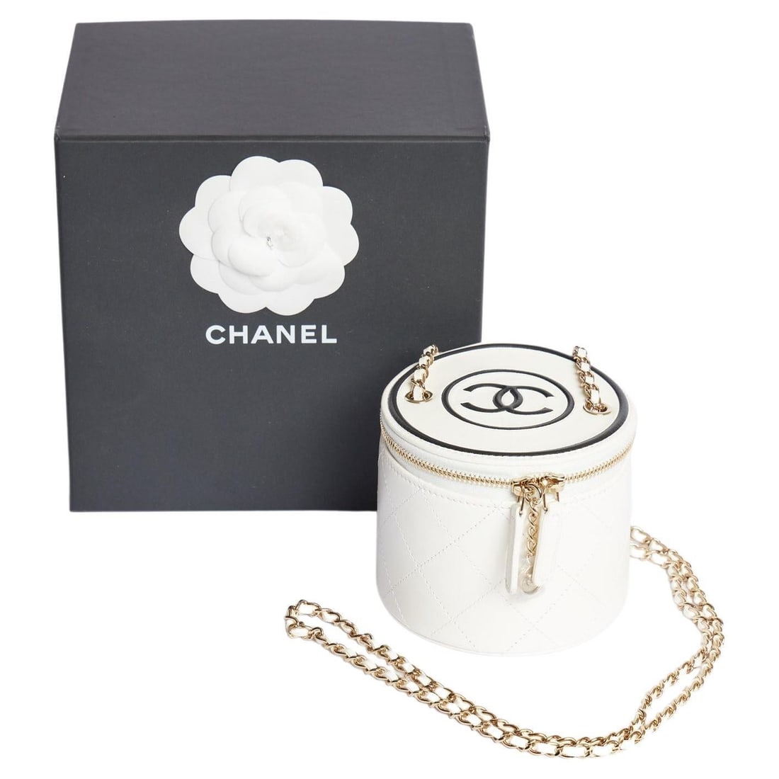 Chanel White Quilted Chain Vanity Case Gold Hardware 2021: Chanel White Quilted Chain Vanity Case Gold Hardware 2021 Introducing the Chanel Chain and Charm Vanity Case in pristine white, a stunning piece from the Spring/Summer 2021 collection. This luxurious 