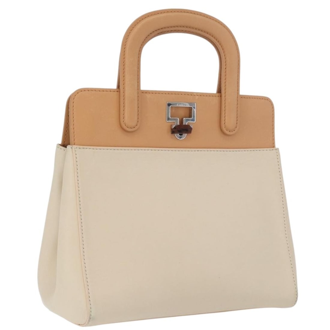 Cartier beige leather hand bag Italy silver accents: Cartier beige leather hand bag Italy silver accents This Cartier handbag is crafted from beige leather with silver-tone accents, offering a sophisticated and timeless look. Designed for women, it feat
