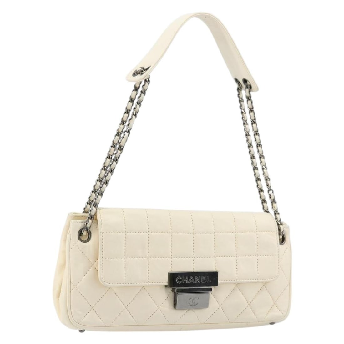 CHANEL Choco Bar Lamb Skin Shoulder Bag White Silver CC: CHANEL Choco Bar Lamb Skin Shoulder Bag White Silver CC Chanel Choco Bar chain shoulder bag in white and silver lamb skin. This women's shoulder bag includes a guarantee card and has been customized w