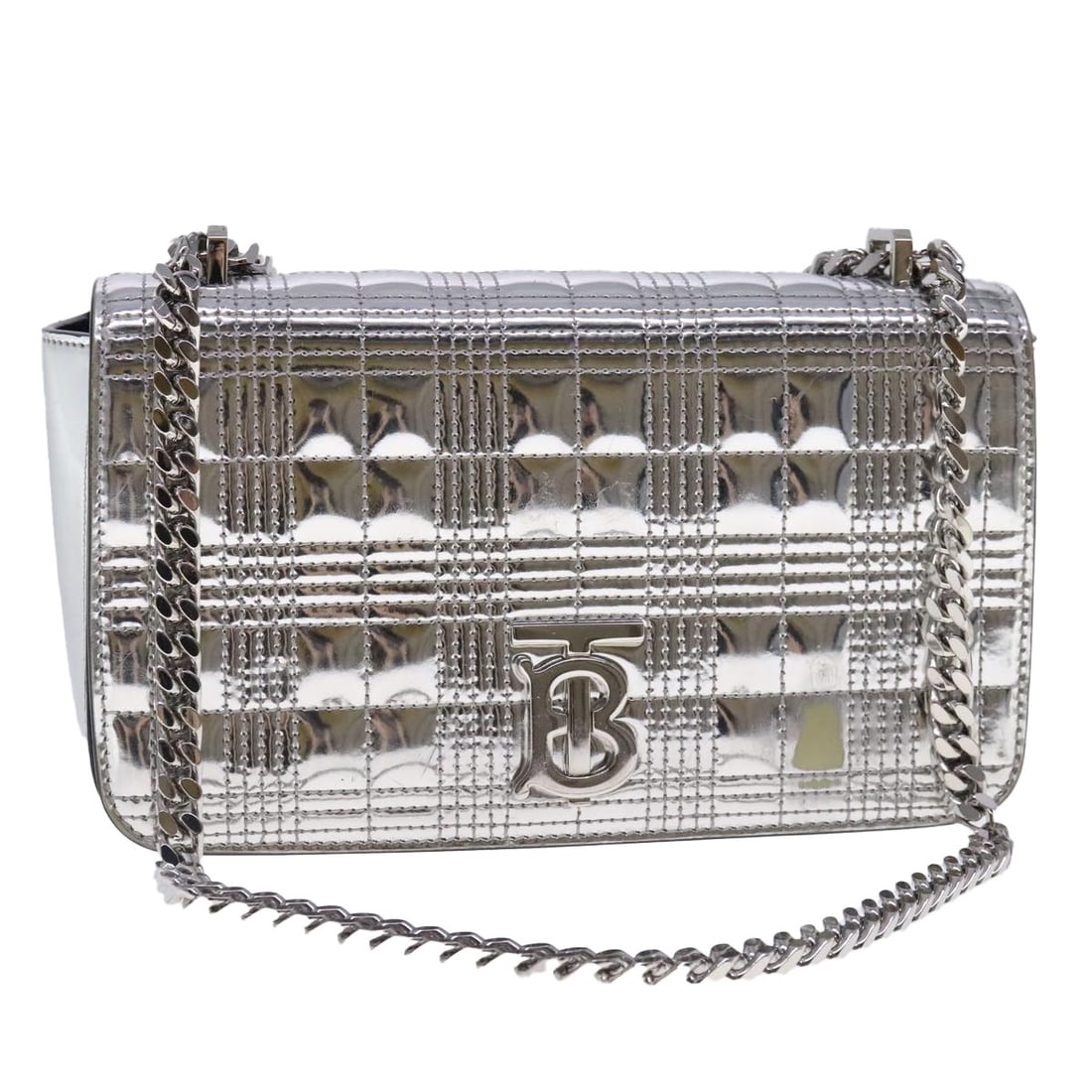 Burberry patent leather shoulder bag in silver chain strap: Burberry patent leather shoulder bag in silver chain strap Burberry chain shoulder bag in silver patent leather. This women's shoulder bag is made in Italy and features an adjustable shoulder drop. In