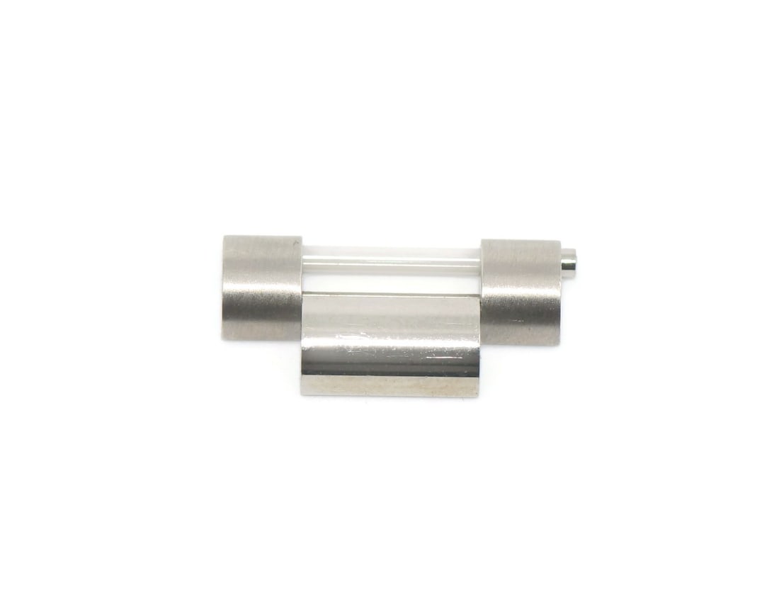 Rolex 228239 Day Date 18K White Gold Band Link 17.3mm: Rolex 228239 Day Date 18K White Gold Band Link 17.3mm Pre-owned Rolex Day-Date band link in 18K white gold. This replacement link is made in Switzerland and is designed for reference 228239. Specifica