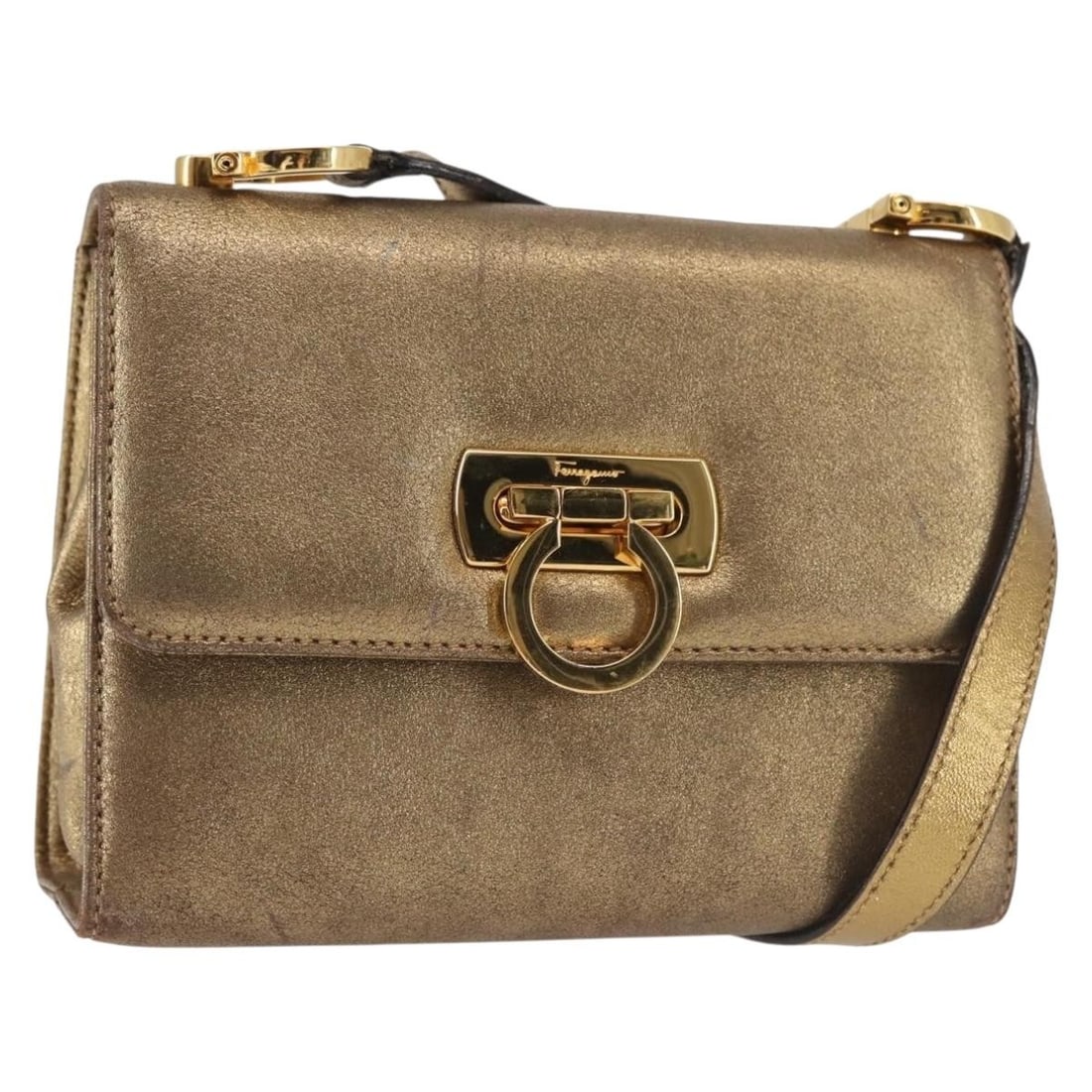 Salvatore Ferragamo Gancini leather gold shoulder bag: Salvatore Ferragamo Gancini leather gold shoulder bag This Salvatore Ferragamo Gancini shoulder bag is crafted from gold leather and made in Italy. The bag features a compact design with a 24.4-inch (