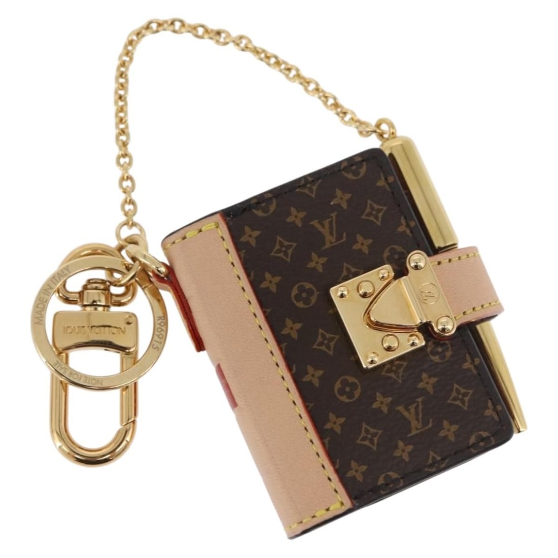 Louis Vuitton M00992 Couverture Carnepol Monogram Canvas Bag Charm: Louis Vuitton M00992 Couverture Carnepol Monogram Canvas Bag Charm Louis Vuitton Monogram Couverture Carnepol bag charm crafted in monogram canvas. Made in Italy, this women's accessory includes the d