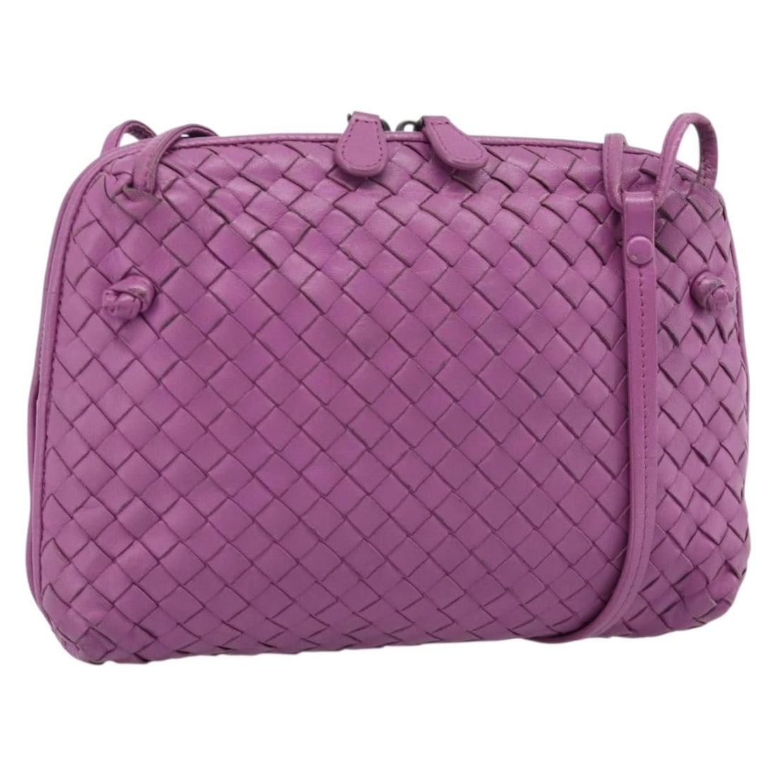 Purple Leather Shoulder Bag Bottega Veneta Intrecciato 187568A: Purple Leather Shoulder Bag Bottega Veneta Intrecciato 187568A Authentic Bottega Veneta Intrecciato shoulder bag in purple leather. This women's shoulder bag is made in Italy and includes only the ite