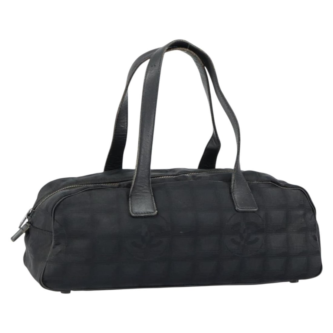 CHANEL Black Nylon Travel Hand Bag Auth BA8039 Italy: CHANEL Black Nylon Travel Hand Bag Auth BA8039 Italy This CHANEL New Travel Line Hand Bag combines elegance with practicality, crafted from durable nylon in a sleek black color. Ideal for stylish trav