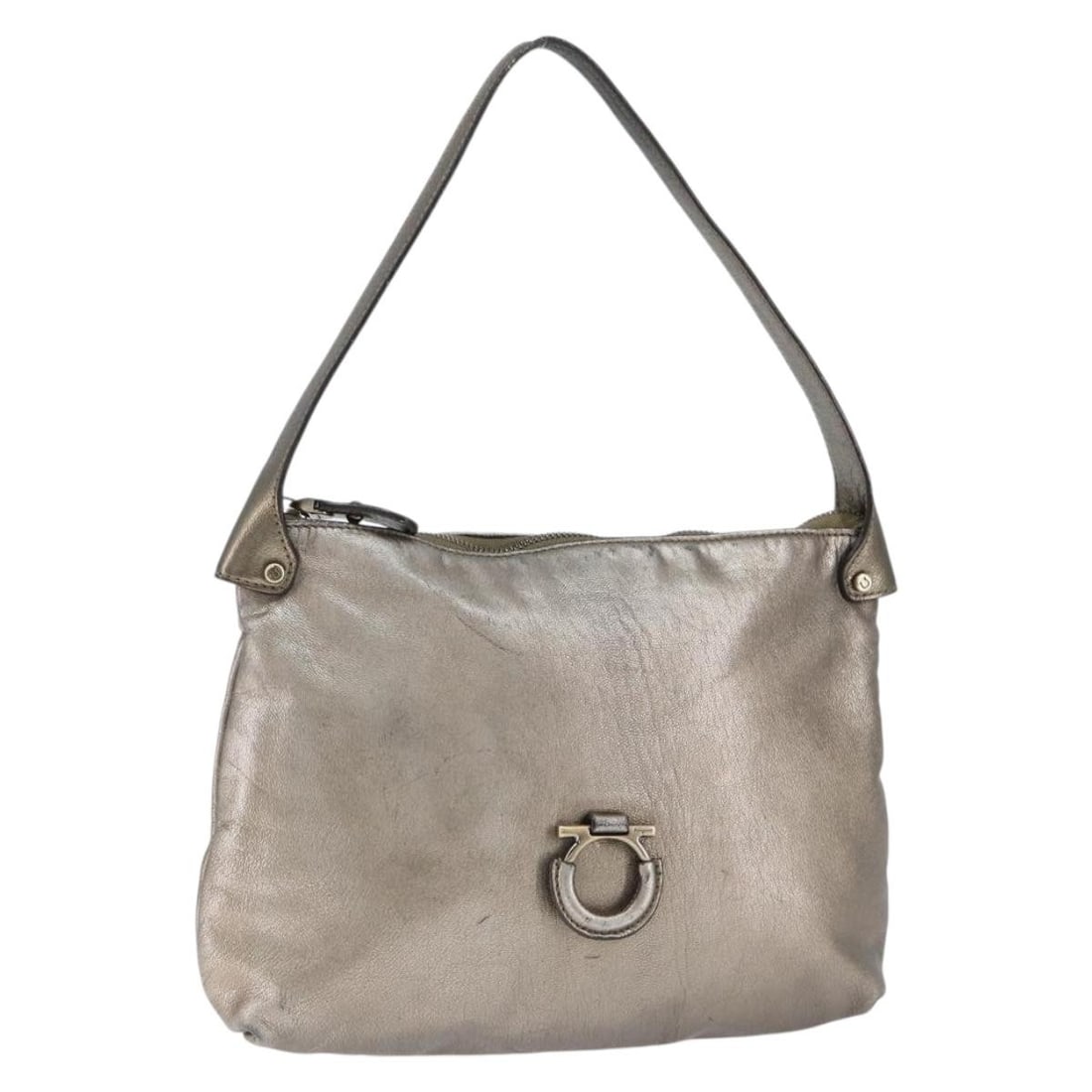 Salvatore Ferragamo Silver Leather Gancini Shoulder Bag Authentic Italy: Salvatore Ferragamo Silver Leather Gancini Shoulder Bag Authentic Italy Discover the elegance of the Salvatore Ferragamo Gancini Shoulder Bag, crafted from high-quality leather in a stunning silver hu