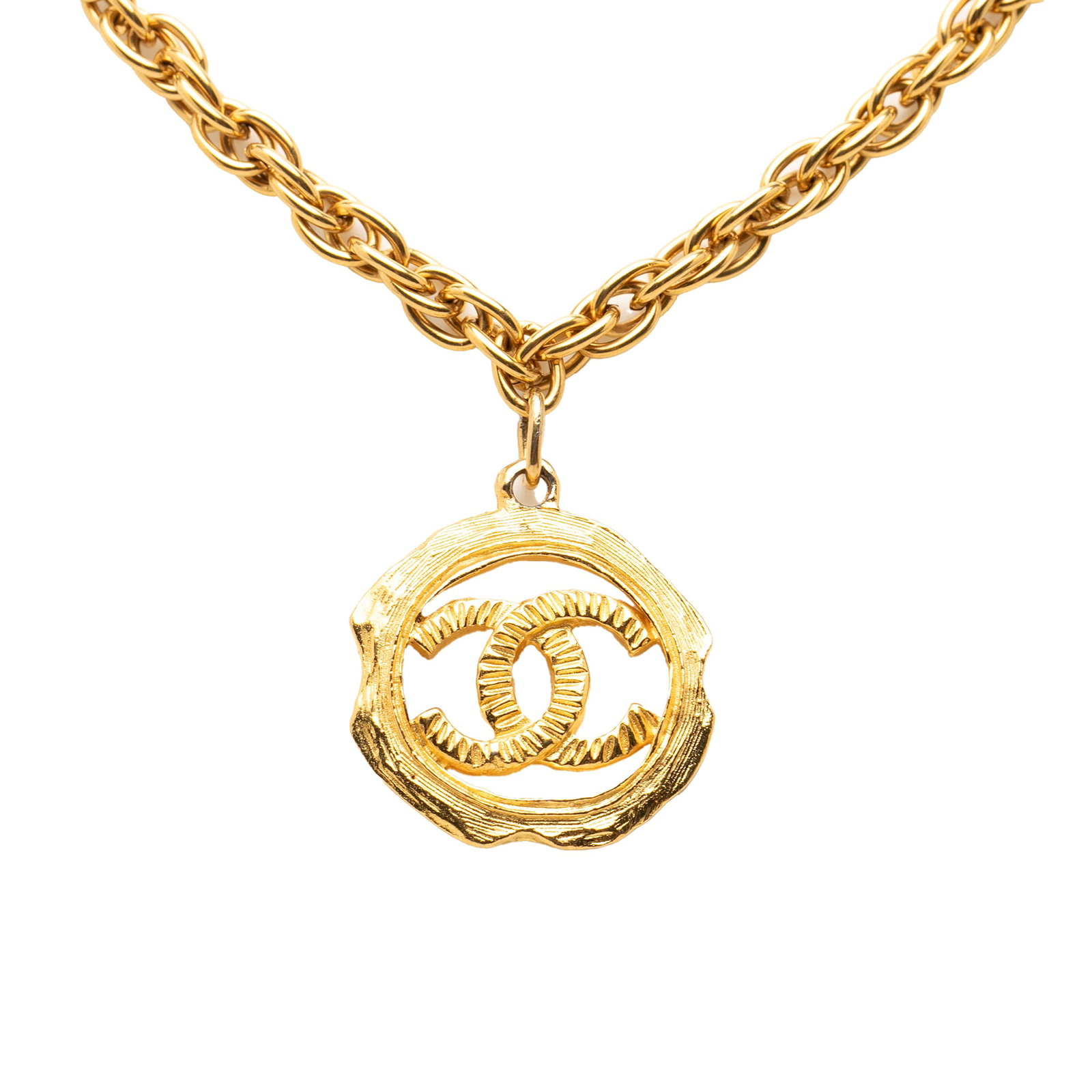 Chanel gold plated round pendant necklace CC: Chanel gold plated round pendant necklace CC This Chanel necklace features a gold plated metal chain and a round pendant, secured with a spring ring closure. The necklace is categorized as costume jew