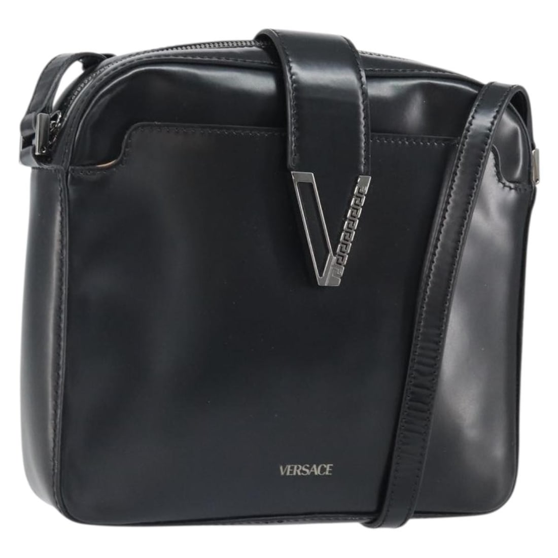 Versace Black Patent Leather Shoulder Bag Model BA9919 Made in Italy: Versace Black Patent Leather Shoulder Bag Model BA9919 Made in Italy This Versace shoulder bag is crafted from black patent leather with a sleek, glossy finish. It features a shoulder strap with an ad