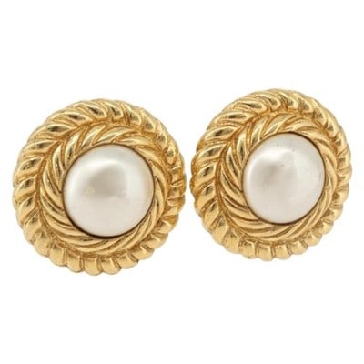 CHANEL CC Gold Plated Earring France: CHANEL CC Gold Plated Earring France Authentic CHANEL CC earring in gold plated metal, made in France. This pre-owned piece shows heavy use with visible surface rubbing and scratches, including scratc