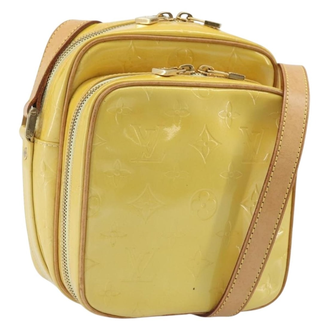 Louis Vuitton Wooster Monogram Vernis Lime Yellow Patent Leather Shoulder Bag M91075: Louis Vuitton Wooster Monogram Vernis Lime Yellow Patent Leather Shoulder Bag M91075 This Louis Vuitton Monogram Vernis Wooster shoulder bag features a vibrant lime yellow patent leather exterior. Des