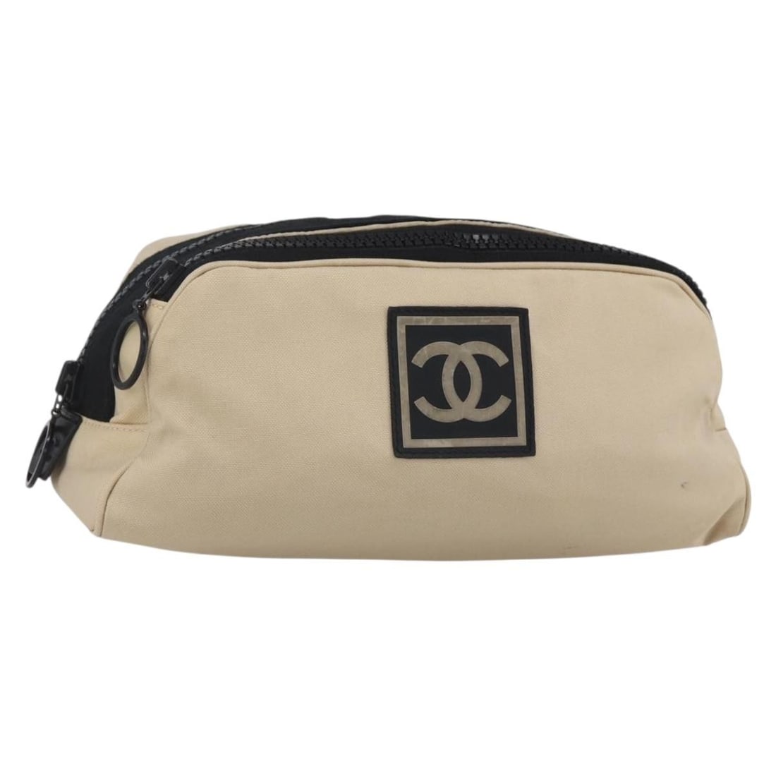 CHANEL CC Nylon Clutch Bag Beige Black Italy: CHANEL CC Nylon Clutch Bag Beige Black Italy Chanel sports clutch bag in beige and black nylon. This women's clutch is made in Italy and is offered without the original box or dust bag; only the item 