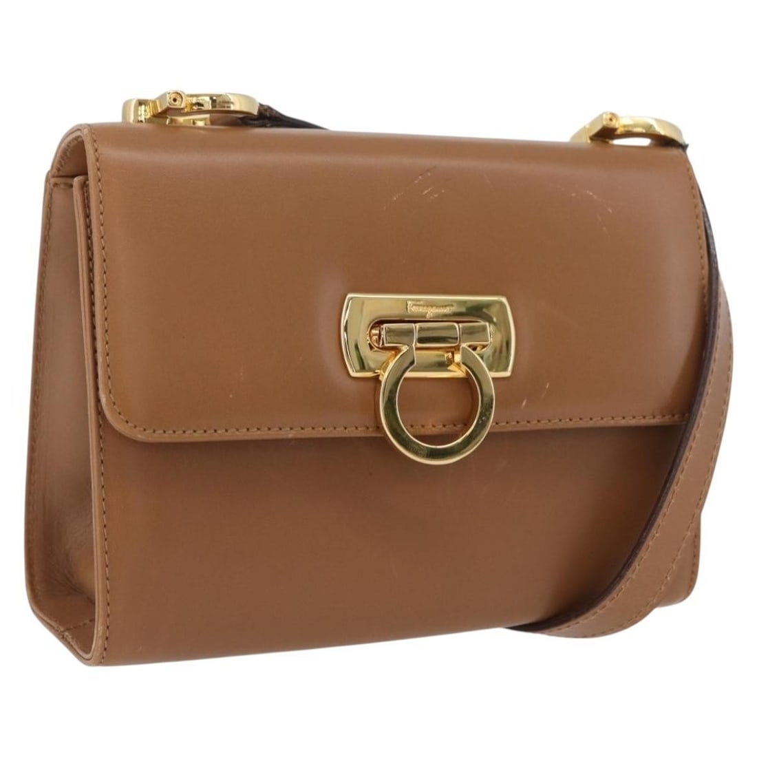 Salvatore Ferragamo Gancini Leather Shoulder Bag Beige Gold Tone: Salvatore Ferragamo Gancini Leather Shoulder Bag Beige Gold Tone Salvatore Ferragamo Gancini shoulder bag in beige and gold leather. This women's bag is made in Italy and includes the item shown only;