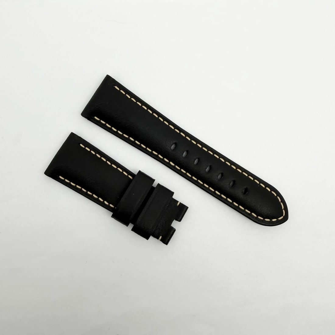 Panerai Luminor two-piece black leather watch band 22x26mm: Panerai Luminor two-piece black leather watch band 22x26mm This is an unworn Panerai black leather watch strap designed for men's Panerai Luminor watches. The strap measures 26mm at the lugs and 22mm 