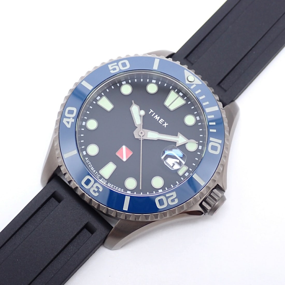 Timex Tiburon Automatic 44mm Men's Diver Watch TW2W21100 (1 of 7)