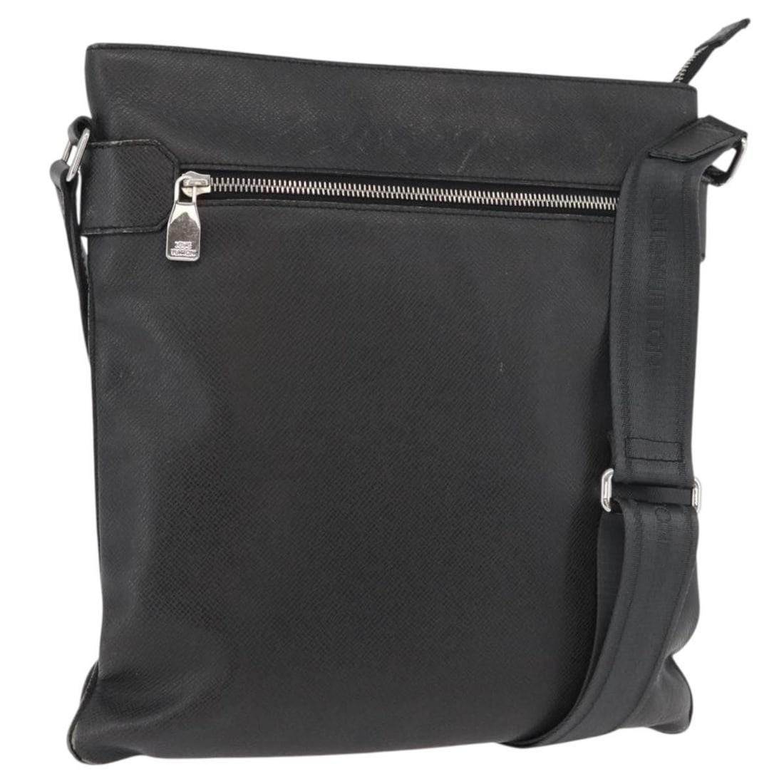 Louis Vuitton M32712 Sasha Taiga Leather Shoulder Bag Ardoise: Louis Vuitton M32712 Sasha Taiga Leather Shoulder Bag Ardoise Louis Vuitton Taiga Sasha shoulder bag in Ardoise Taiga leather. This made-in-France bag is offered as the item only; box and dust bag are
