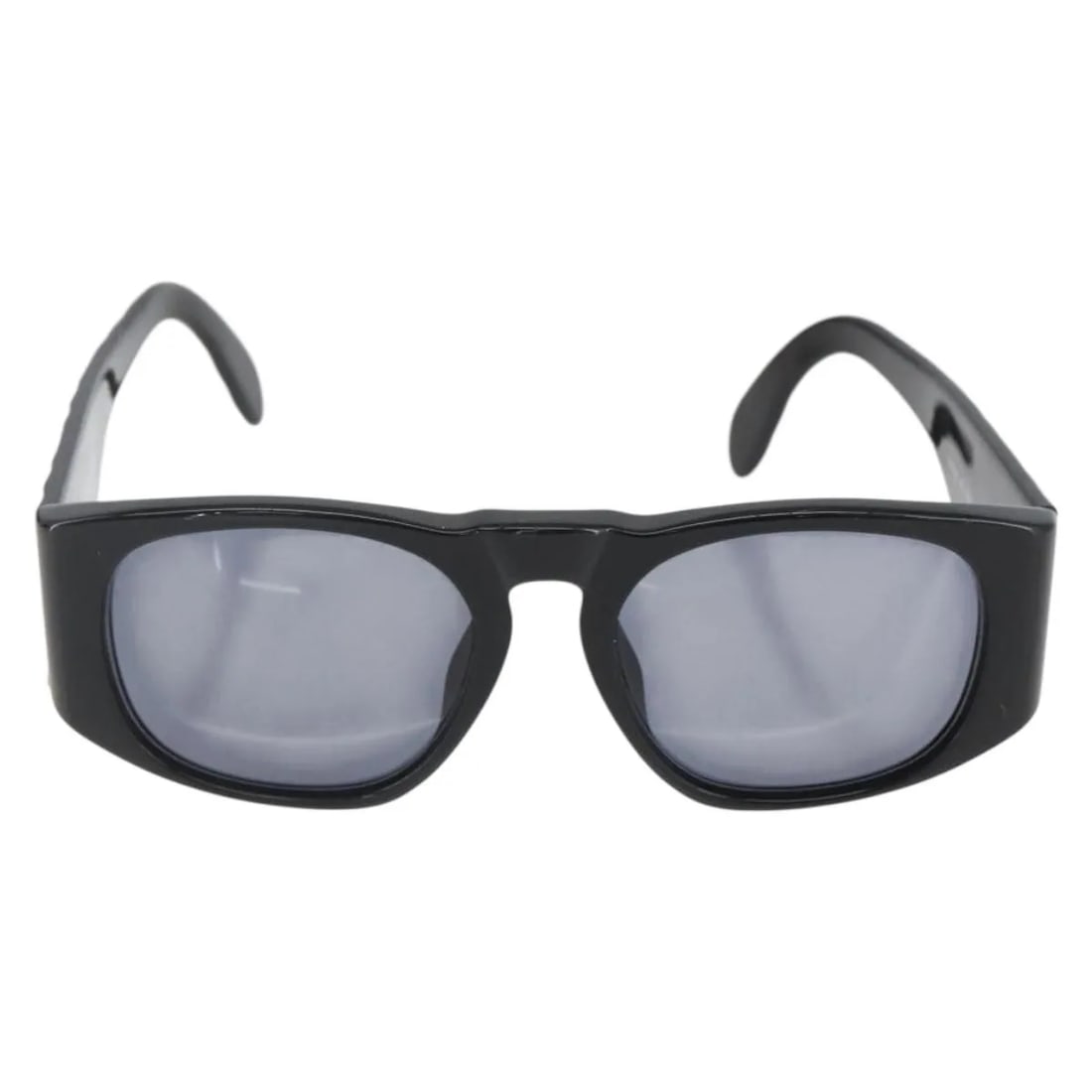 Chanel Logo CC sunglasses black plastic Italy: Chanel Logo CC sunglasses black plastic Italy These Chanel Logo CC sunglasses feature a classic black plastic frame and are designed for women. Made in Italy, they showcase the iconic Chanel logo on t