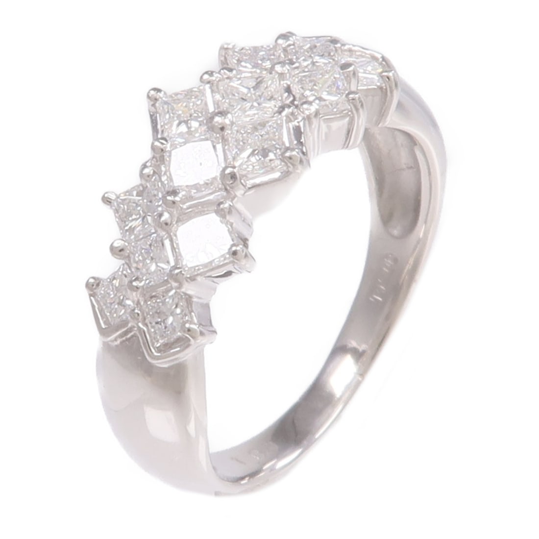 Pt900 Platinum Diamond Ring Size 7: Pt900 Platinum Diamond Ring Size 7 JEWELRY This elegant women's ring features a sparkling diamond set in high-quality Pt900 platinum. Designed in a classic style, the ring is sized for US 7 and showca