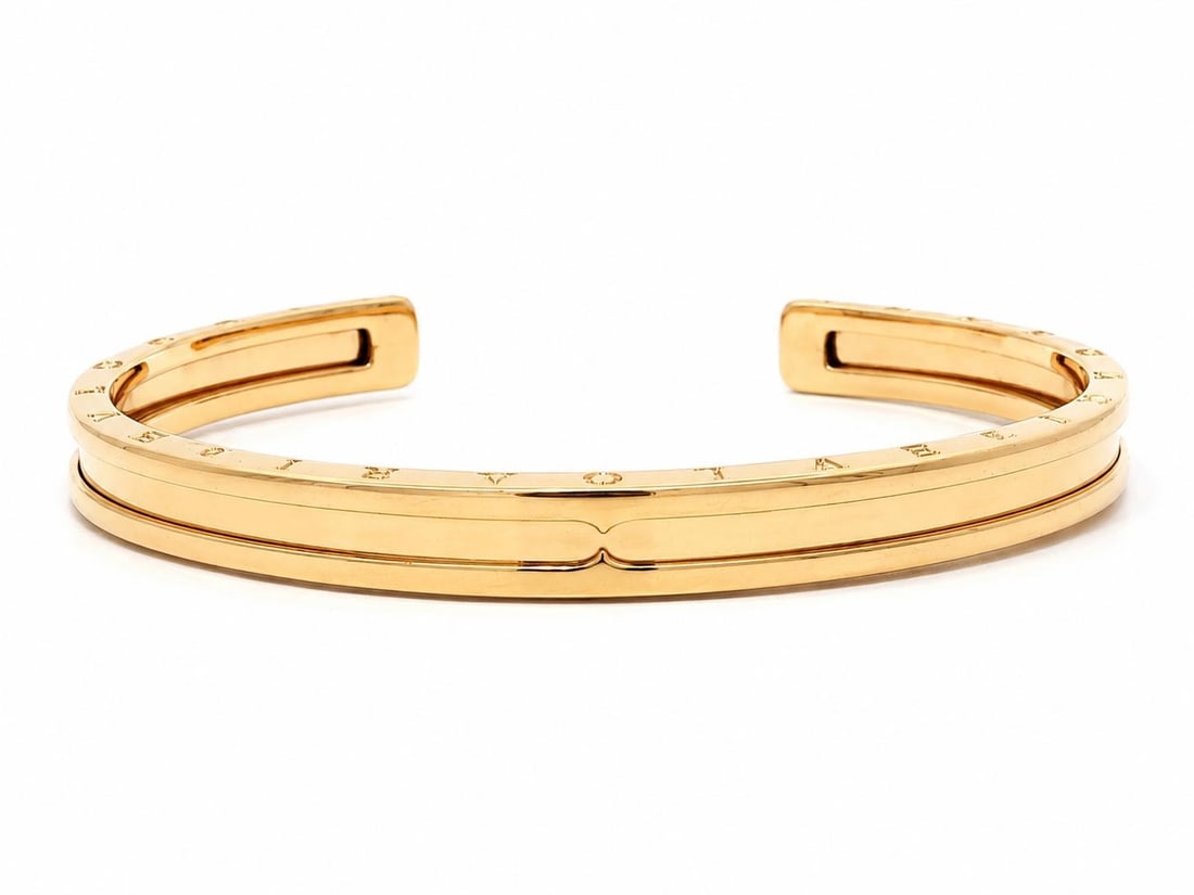 Bvlgari B Zero 1 18k Rose Gold Open Cuff Bangle Size M: Bvlgari B Zero 1 18k Rose Gold Open Cuff Bangle Size M This Bulgari B. Zero 1 open cuff bangle bracelet is crafted from solid 18k rose gold and is designed for women. The bracelet is a size medium and