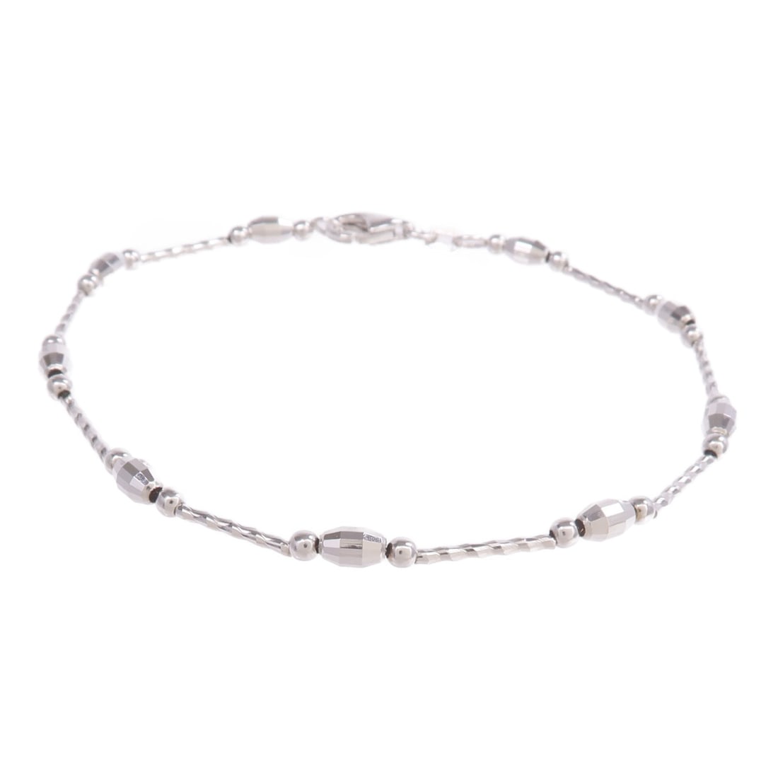 18K White Gold Women's Bracelet in Silver Tone: 18K White Gold Women's Bracelet in Silver Tone This women's bracelet is crafted from 18K white gold and features a sleek, silver-tone design. The bracelet is unadorned, with no main stone, offering a 