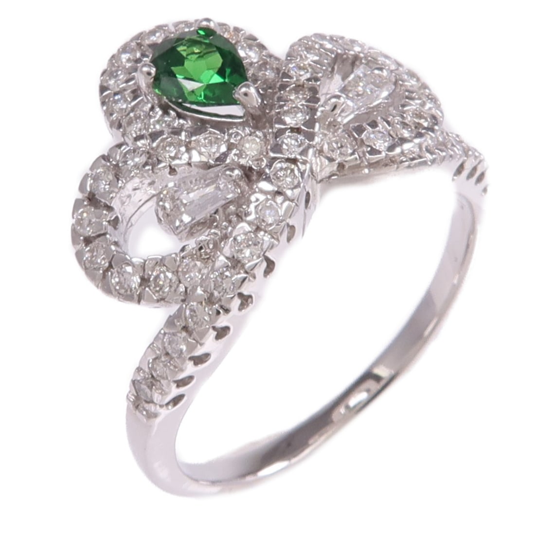 Green Garnet and Diamond Ring in 18K White Gold Size 6.5: Green Garnet and Diamond Ring in 18K White Gold Size 6.5 This women's ring features a vibrant green garnet as the main stone, set in 18K white gold. The ring is in very good condition and is designed 