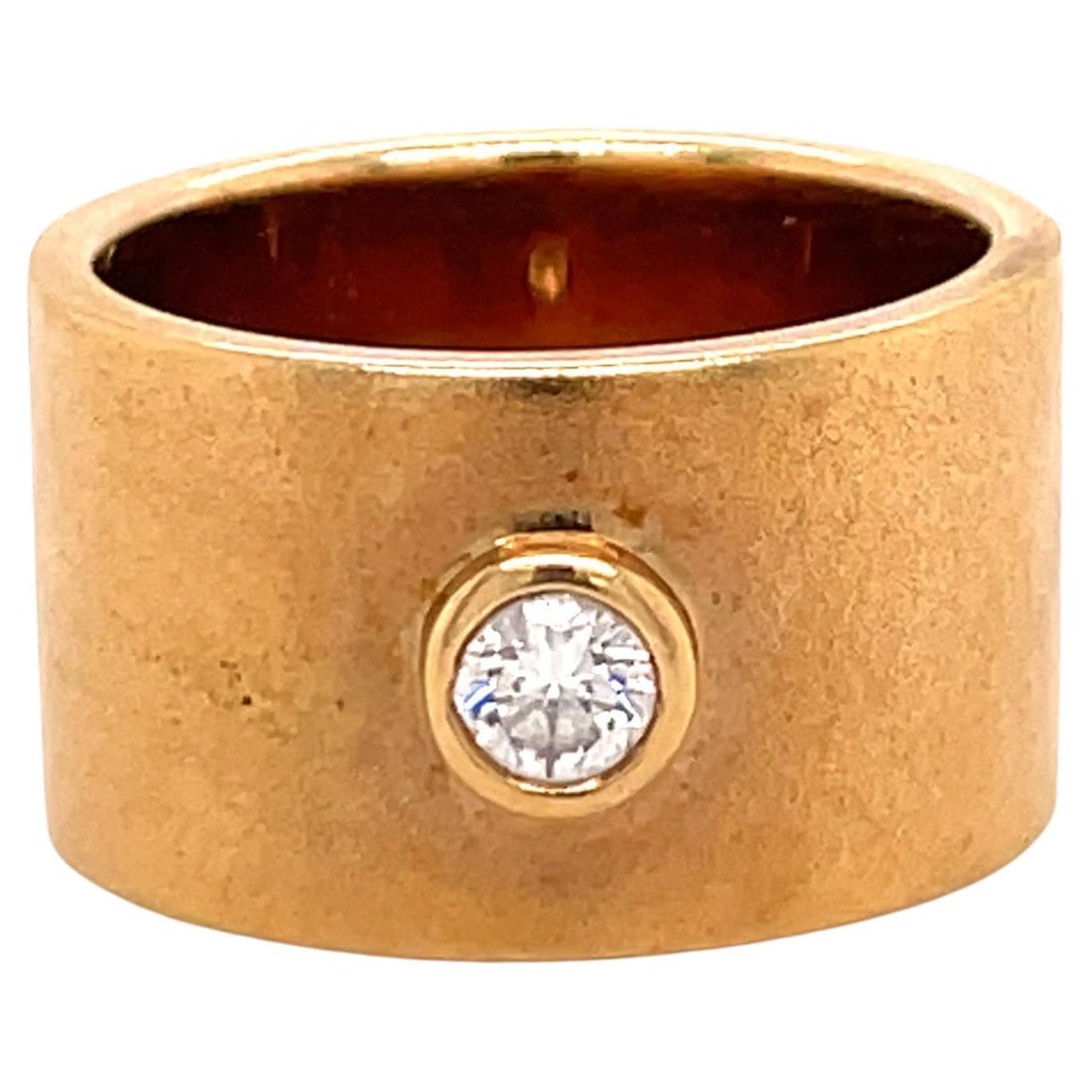 Tiffany & Co. 18K Yellow Gold Cigar Ring with 0.15ct Diamond: Tiffany & Co. 18K Yellow Gold Cigar Ring with 0.15ct Diamond This exquisite Tiffany & Co. cigar ring is crafted from 18 karat yellow gold and features a stunning round cut diamond, weighing approximat