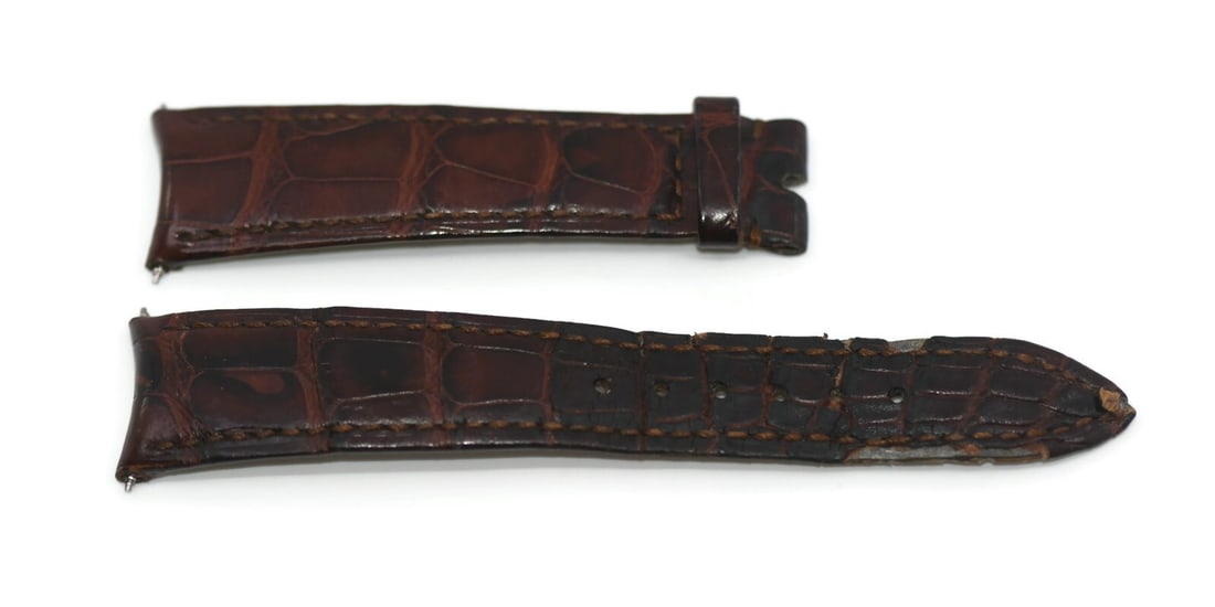 Audemars Piguet Authentic Brown Leather Wristwatch Band 19mm: Audemars Piguet Authentic Brown Leather Wristwatch Band 19mm This pre-owned Audemars Piguet wristwatch band is crafted from high-quality brown leather, offering a stylish and durable accessory for you