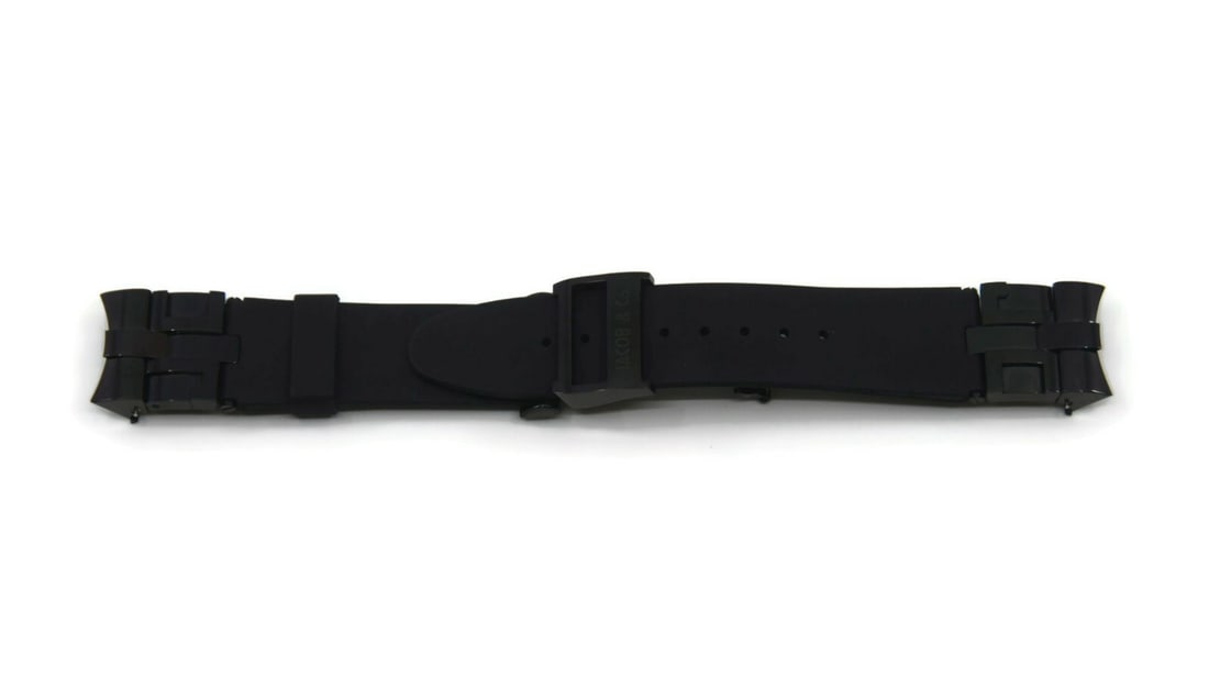 Jacob & Co Authentic Black Rubber Watch Strap 22mm: Jacob & Co Authentic Black Rubber Watch Strap 22mm This authentic Jacob & Co. black rubber strap is designed for wristwatches, featuring a width of 22 mm and a length of 7 inches. The two-piece design